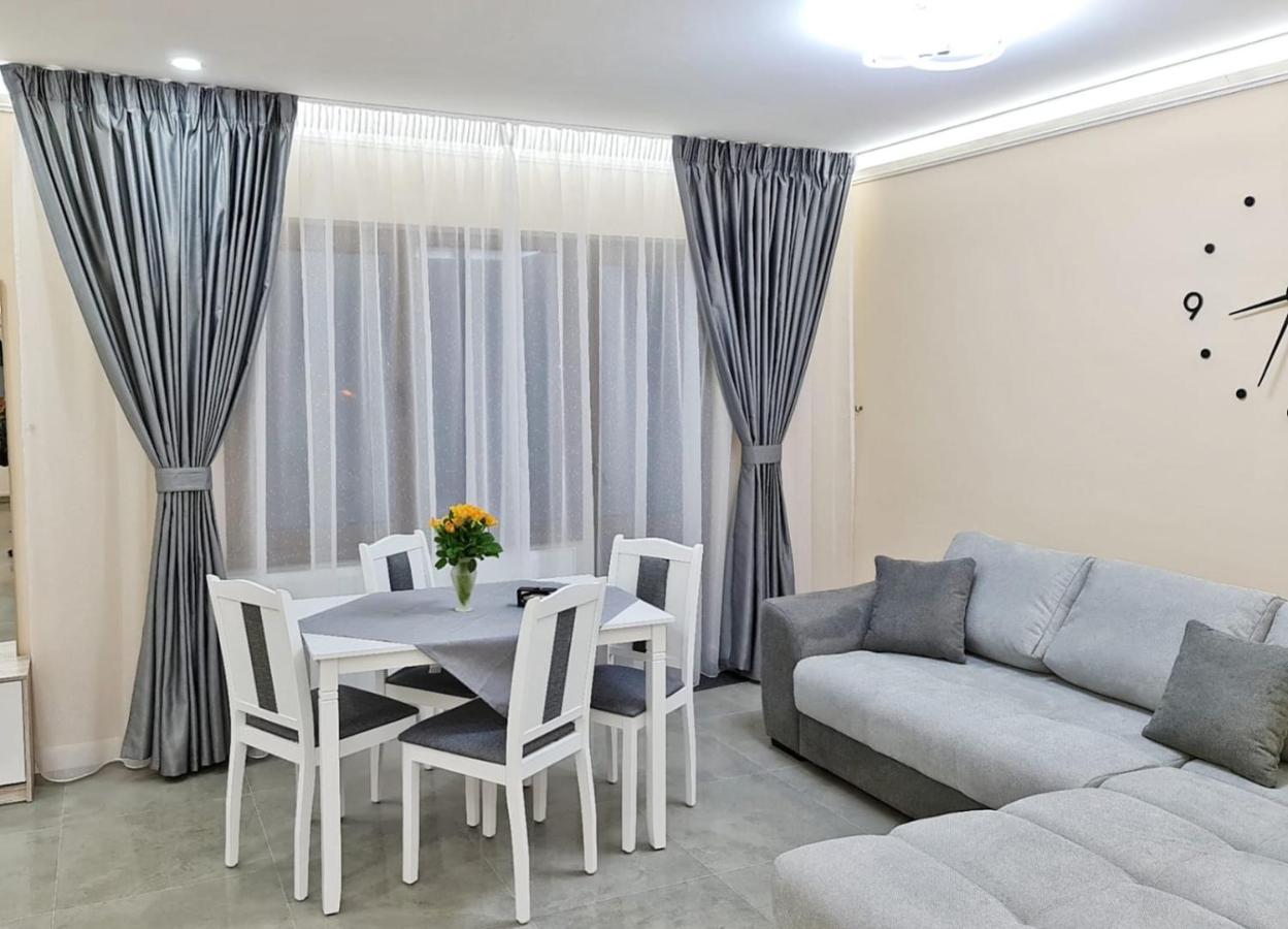 Apartament Lexannona Buşteni Eksteriør billede